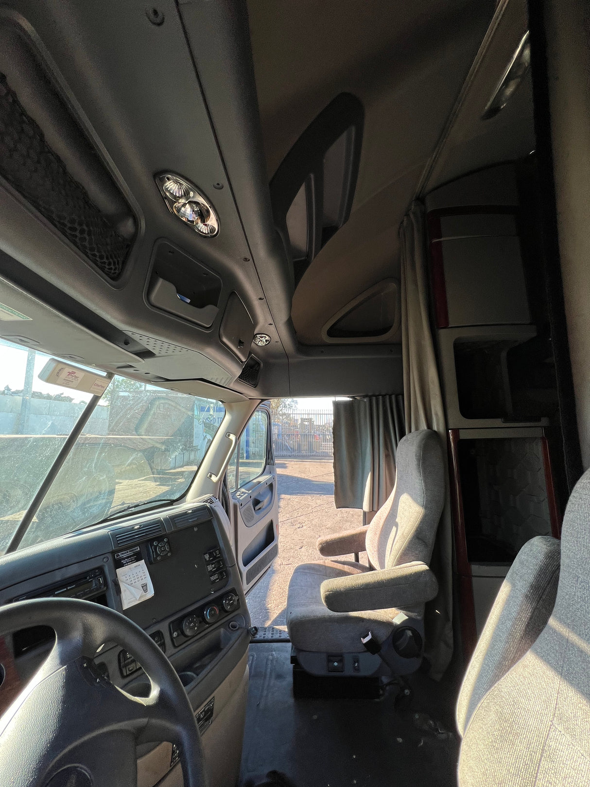 2013 Freightliner Cascadia 125 Conventional Sleeper Cab