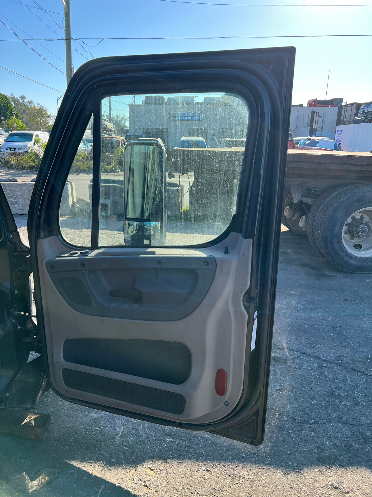 2013 Freightliner Cascadia 125 Conventional Sleeper Cab