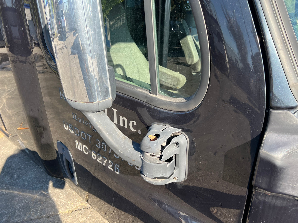 2013 Freightliner Cascadia 125 Conventional Sleeper Cab