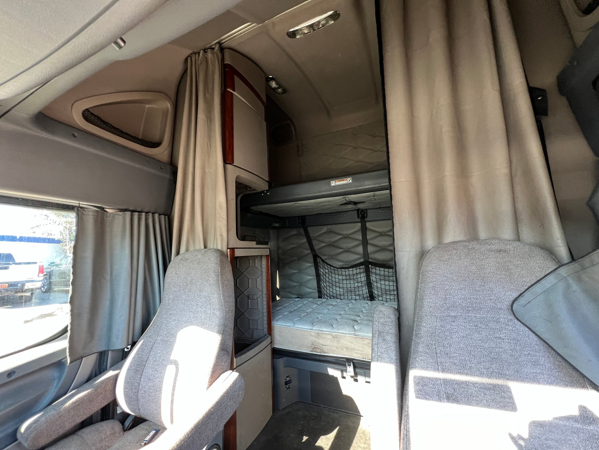 2013 Freightliner Cascadia 125 Conventional Sleeper Cab