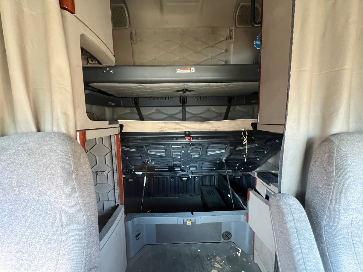 2013 Freightliner Cascadia 125 Conventional Sleeper Cab