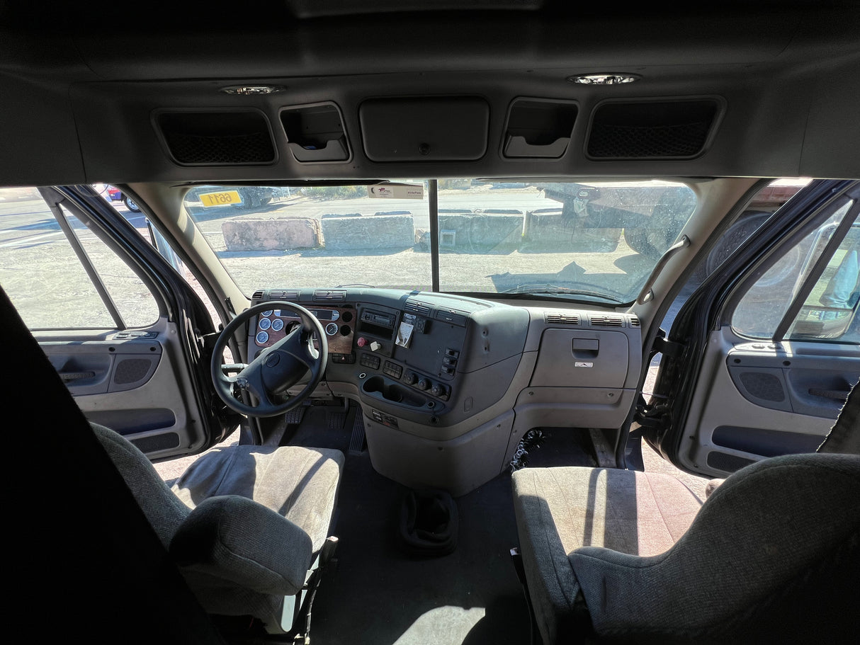 2013 Freightliner Cascadia 125 Conventional Sleeper Cab