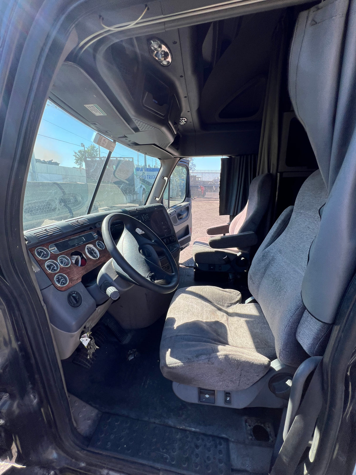 2013 Freightliner Cascadia 125 Conventional Sleeper Cab