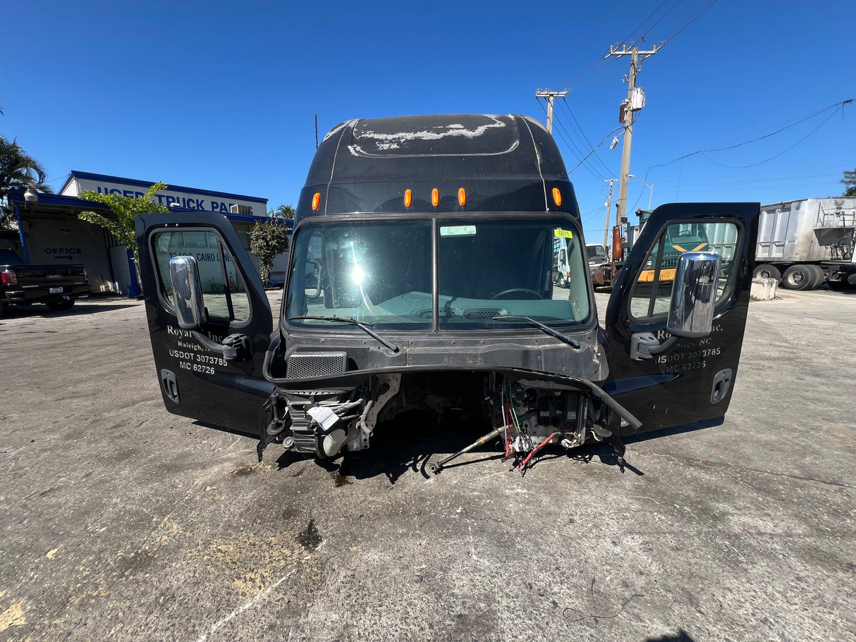 2013 Freightliner Cascadia 125 Conventional Sleeper Cab