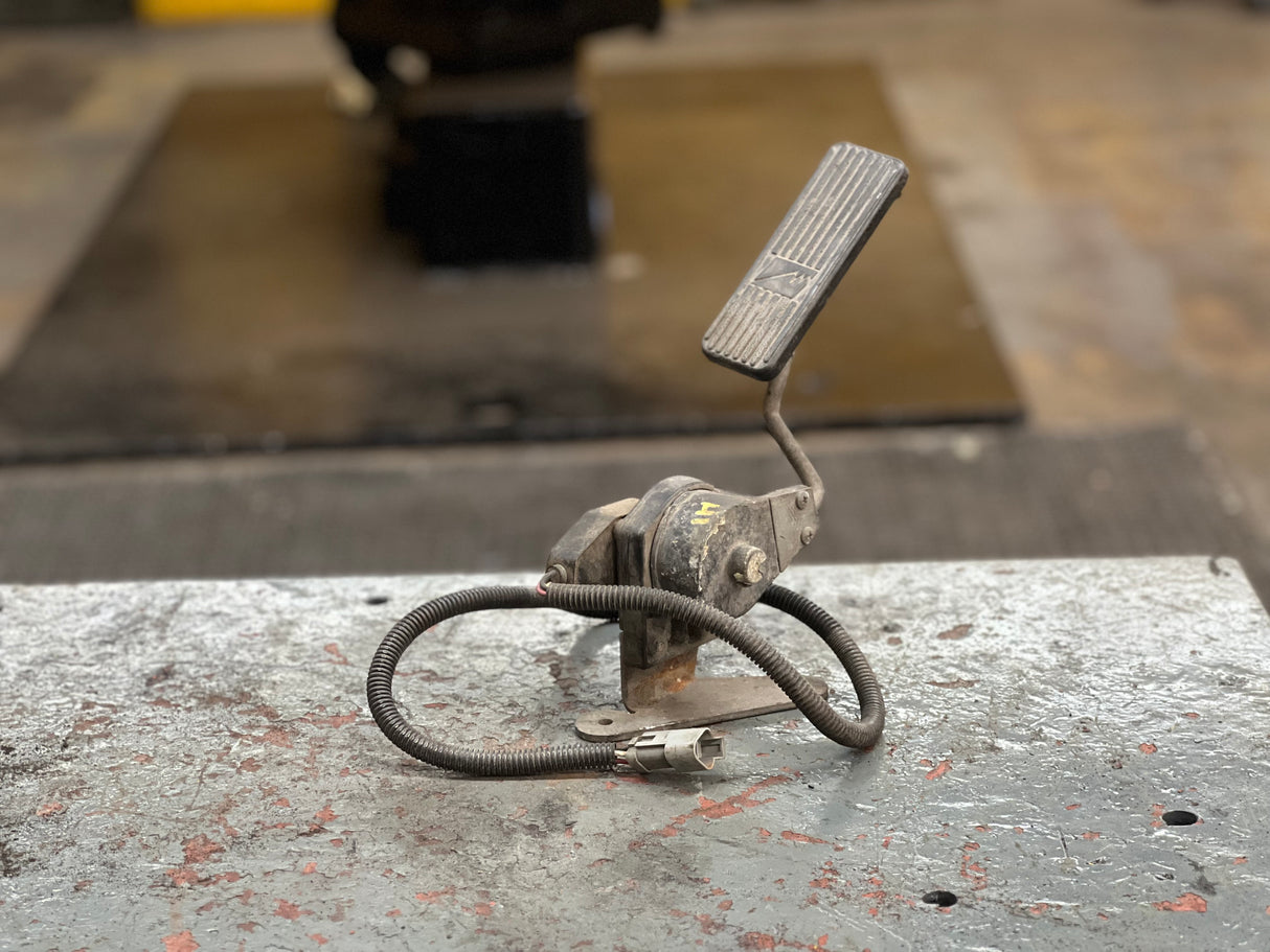 Freightliner FL112 Foot Control Accelerator Pedal Part # A01-23405-001