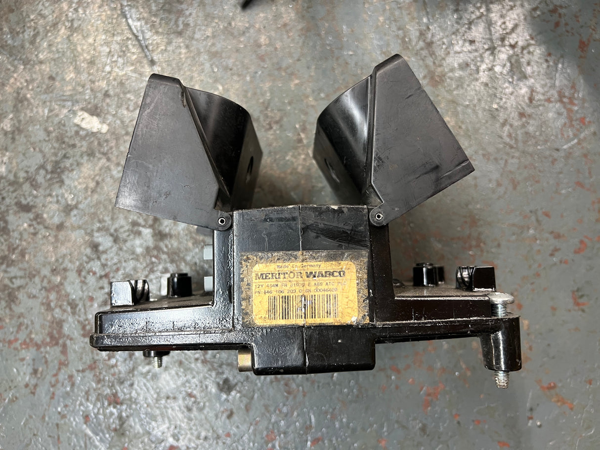 4461062030 2004 Meritor WABCO Brake Control Module (ABS) Part # 446 106 20 30