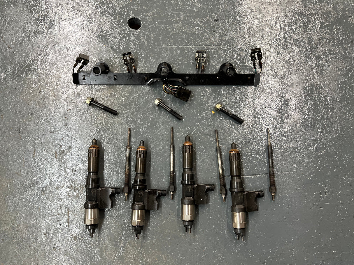 2004 Isuzu 4HK1-TC Denso 5471 / 7031 Fuel Injectors w/ Glow Plugs & Wiring Harness w/ Bolts