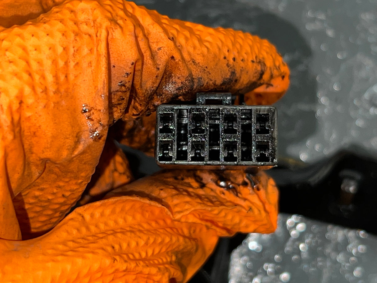 2004 Isuzu 4HK1-TC Denso 5471 / 7031 Fuel Injectors w/ Glow Plugs & Wiring Harness w/ Bolts