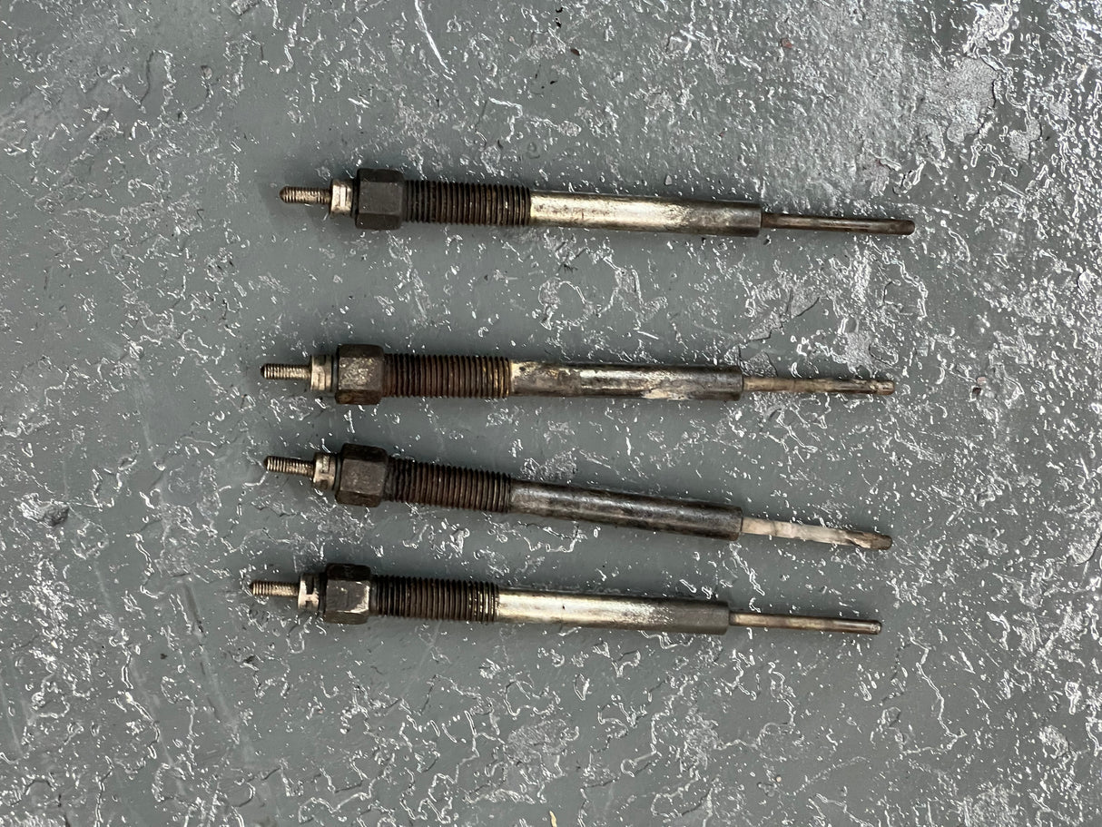 2004 Isuzu 4HK1-TC Denso 5471 / 7031 Fuel Injectors w/ Glow Plugs & Wiring Harness w/ Bolts