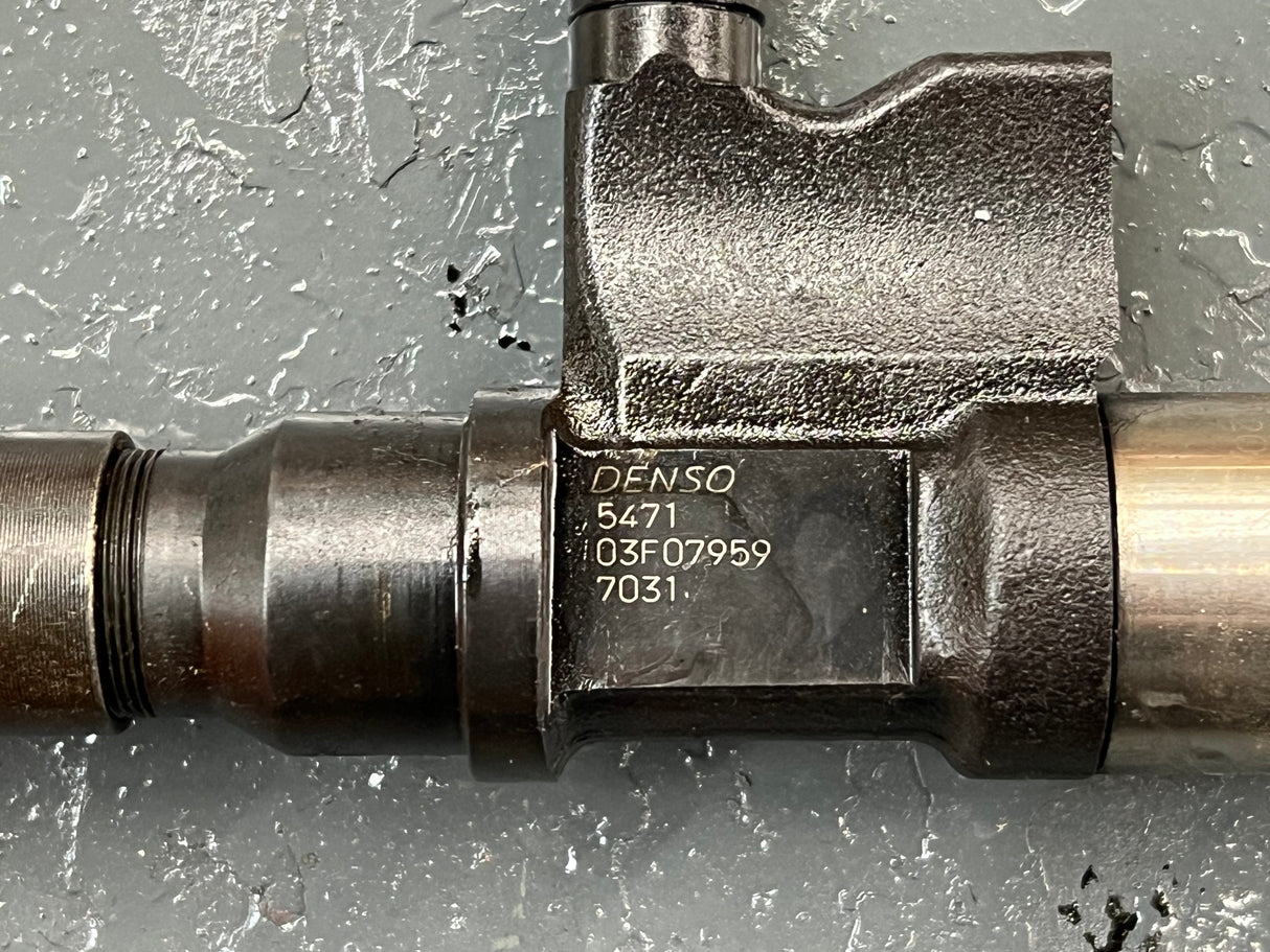 2004 Isuzu 4HK1-TC Denso 5471 / 7031 Fuel Injectors w/ Glow Plugs & Wiring Harness w/ Bolts