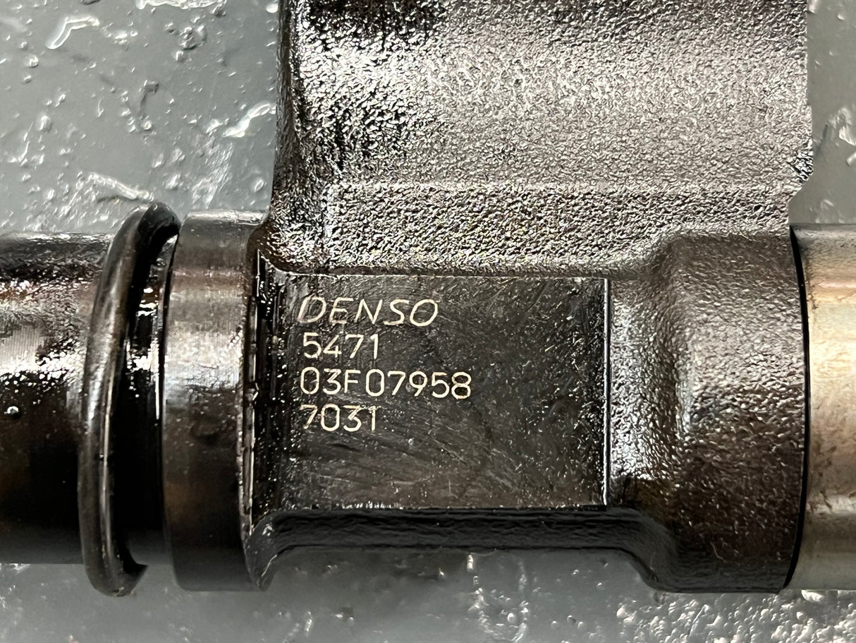 2004 Isuzu 4HK1-TC Denso 5471 / 7031 Fuel Injectors w/ Glow Plugs & Wiring Harness w/ Bolts