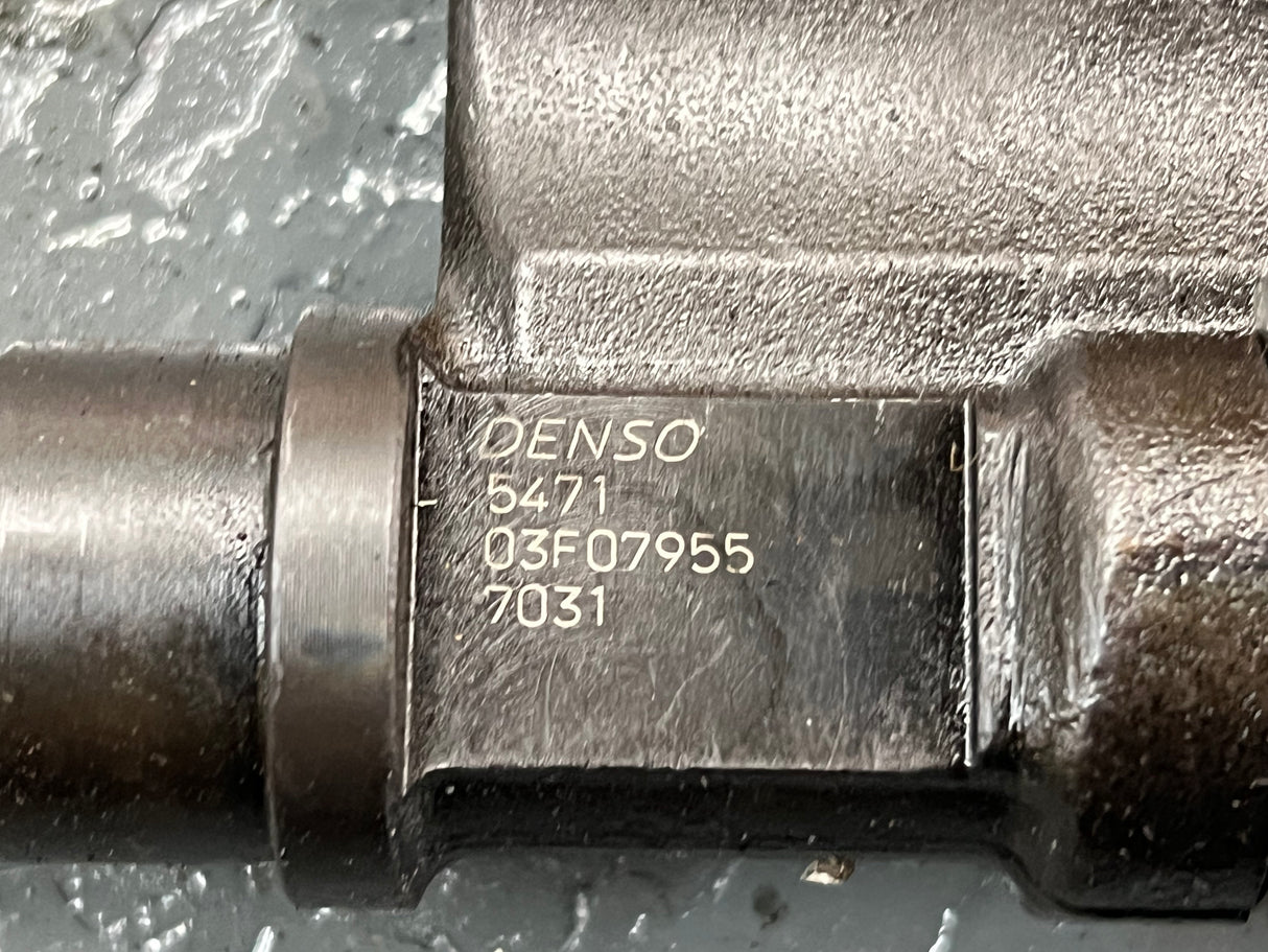 2004 Isuzu 4HK1-TC Denso 5471 / 7031 Fuel Injectors w/ Glow Plugs & Wiring Harness w/ Bolts