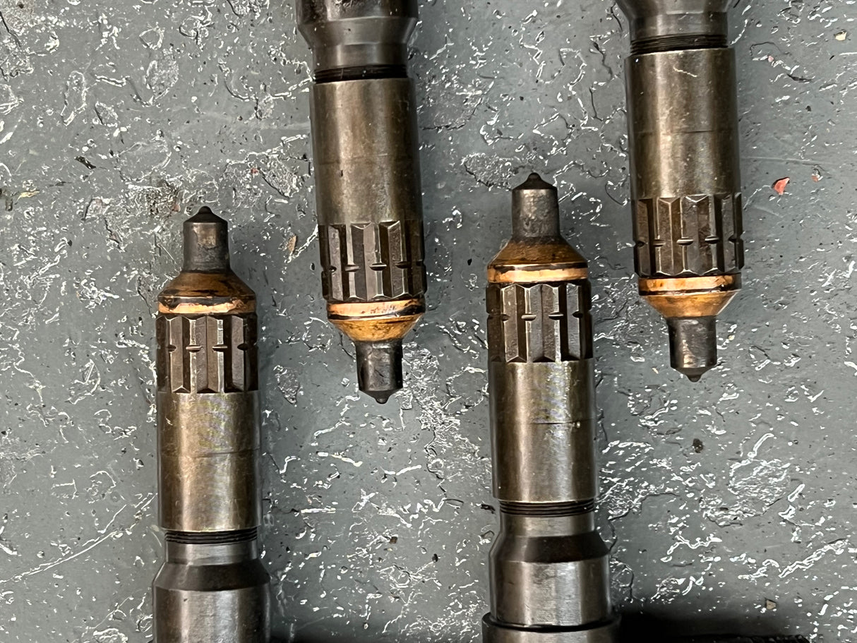 2004 Isuzu 4HK1-TC Denso 5471 / 7031 Fuel Injectors w/ Glow Plugs & Wiring Harness w/ Bolts