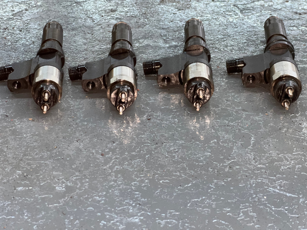 2004 Isuzu 4HK1-TC Denso 5471 / 7031 Fuel Injectors w/ Glow Plugs & Wiring Harness w/ Bolts