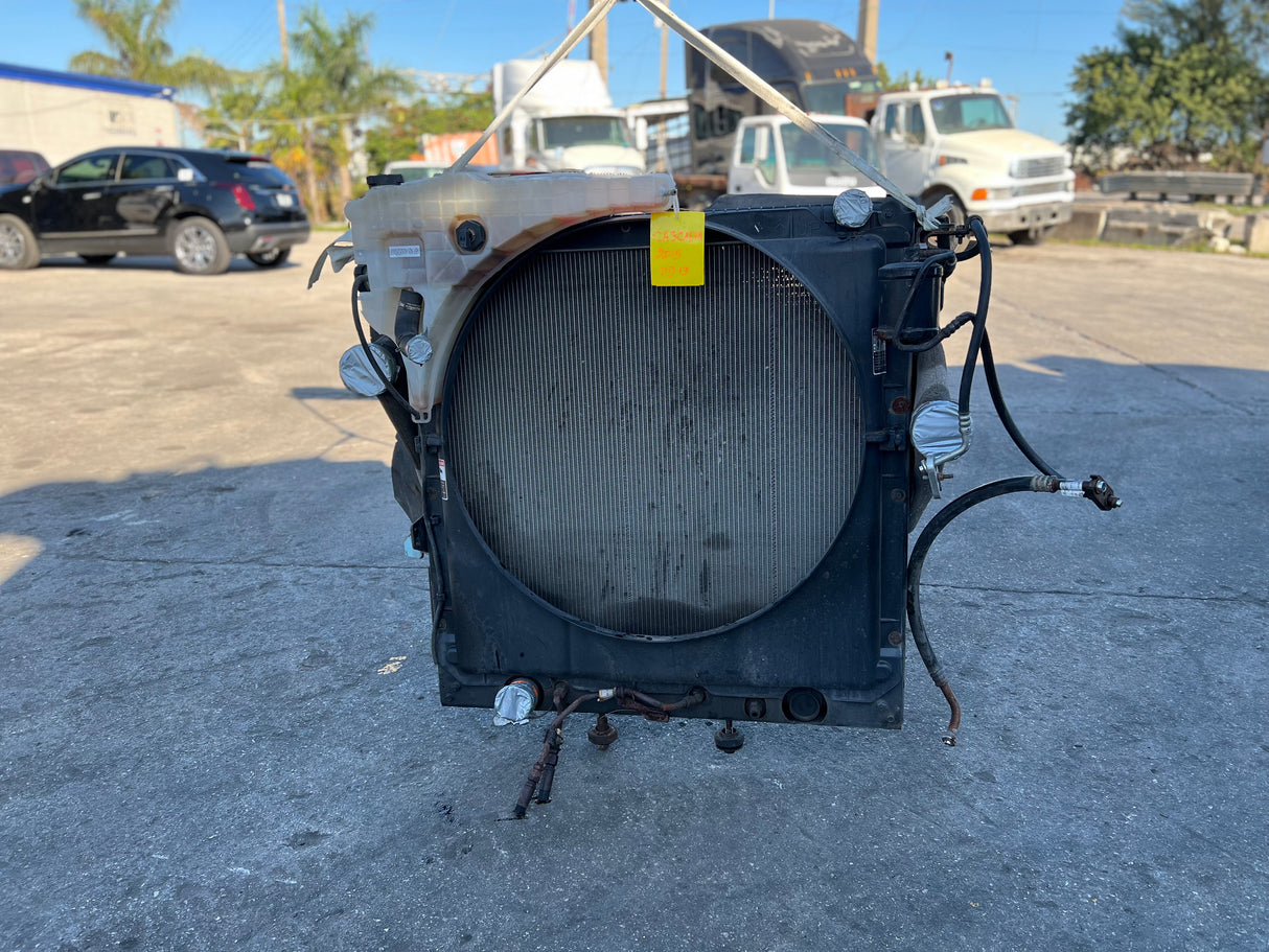 2015 Freightliner Cascadia 132 Charge Air Cooler 3E0137530001 w/ Overflow Bottle & Radiator