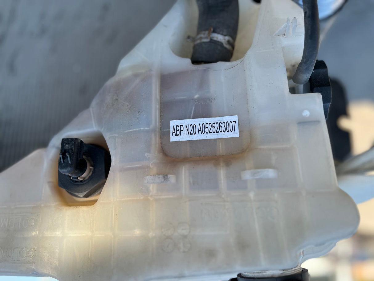 2015 Freightliner Cascadia 132 Charge Air Cooler 3E0137530001 w/ Overflow Bottle & Radiator