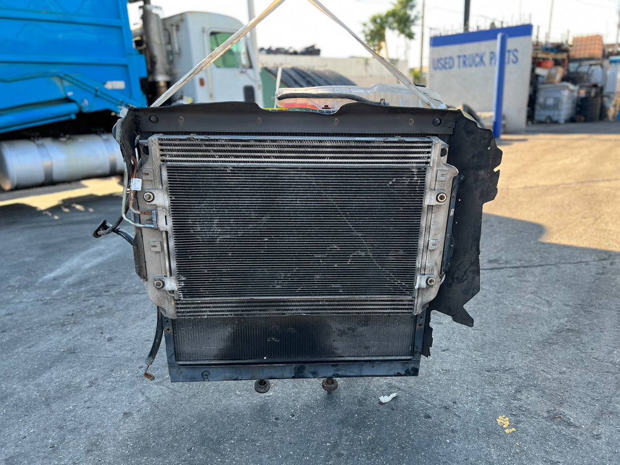 2015 Freightliner Cascadia 132 Charge Air Cooler 3E0137530001 w/ Overflow Bottle & Radiator