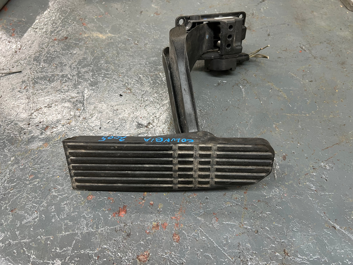 Freightliner Columbia Foot Control Pedal Part # A01-29036-000 w/ TPS Part # 133284