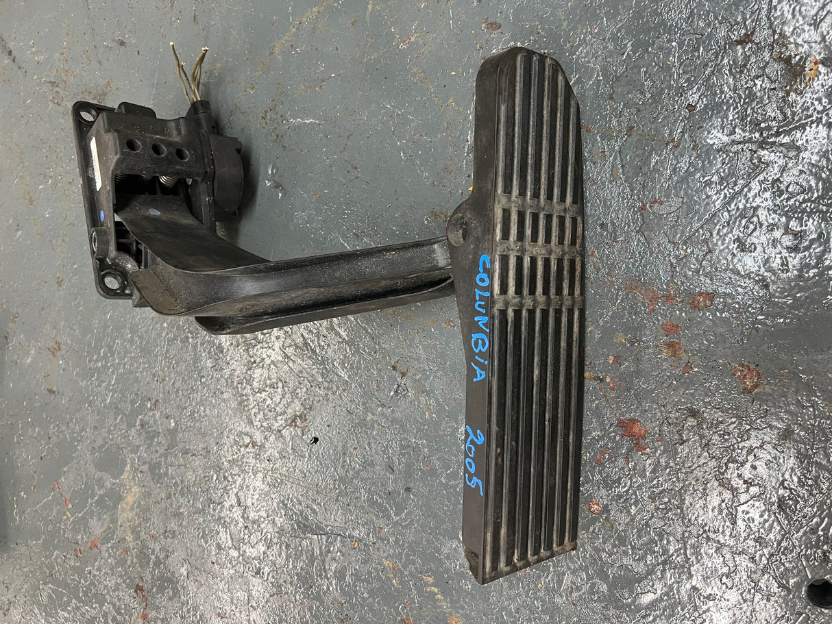 Freightliner Columbia Foot Control Pedal Part # A01-29036-000 w/ TPS Part # 133284