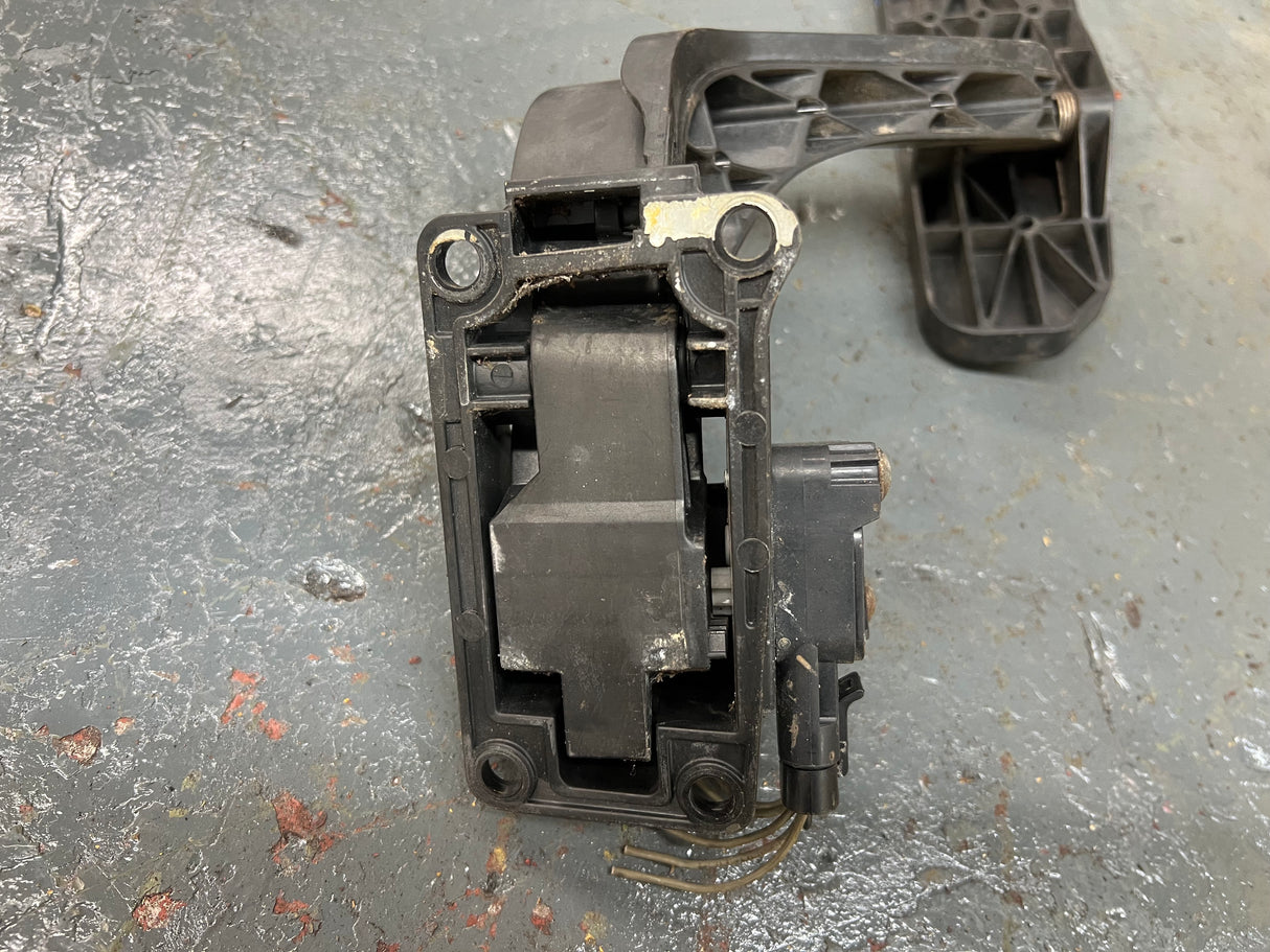 Freightliner Columbia Foot Control Pedal Part # A01-29036-000 w/ TPS Part # 133284