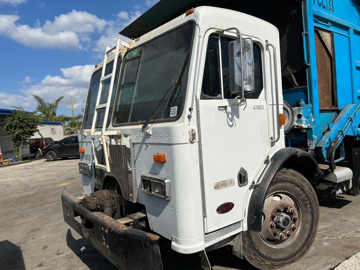 2003 Peterbilt 320 Low Entry Cab Over