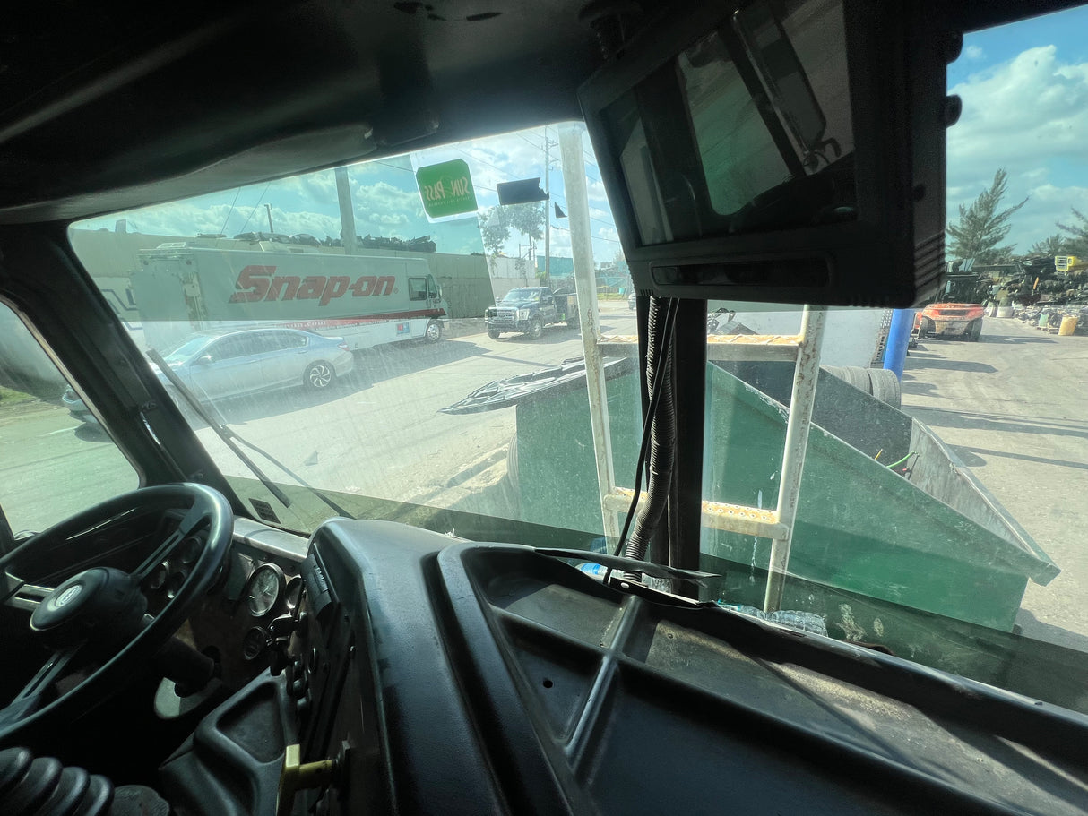 2003 Peterbilt 320 Low Entry Cab Over