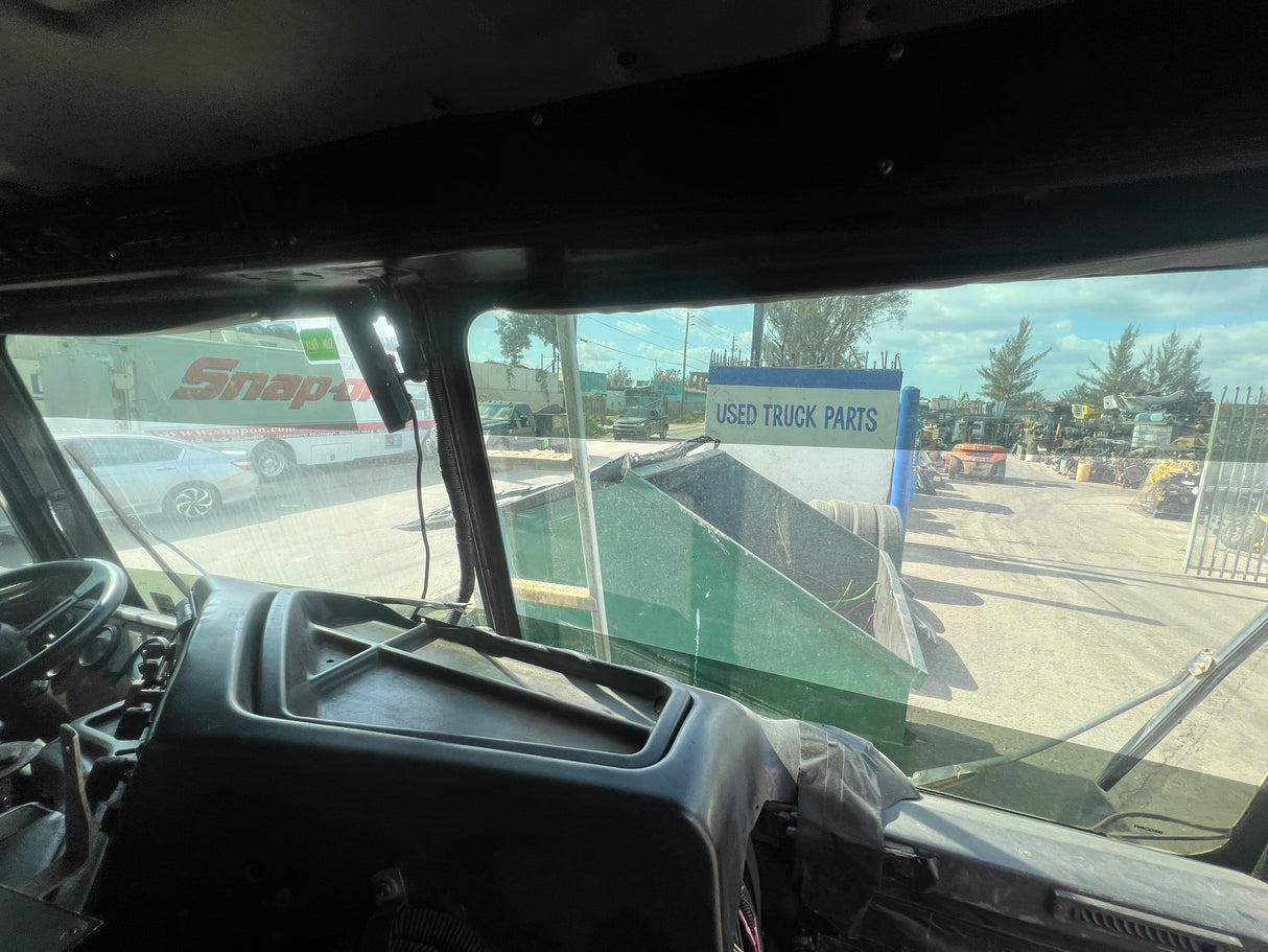 2003 Peterbilt 320 Low Entry Cab Over