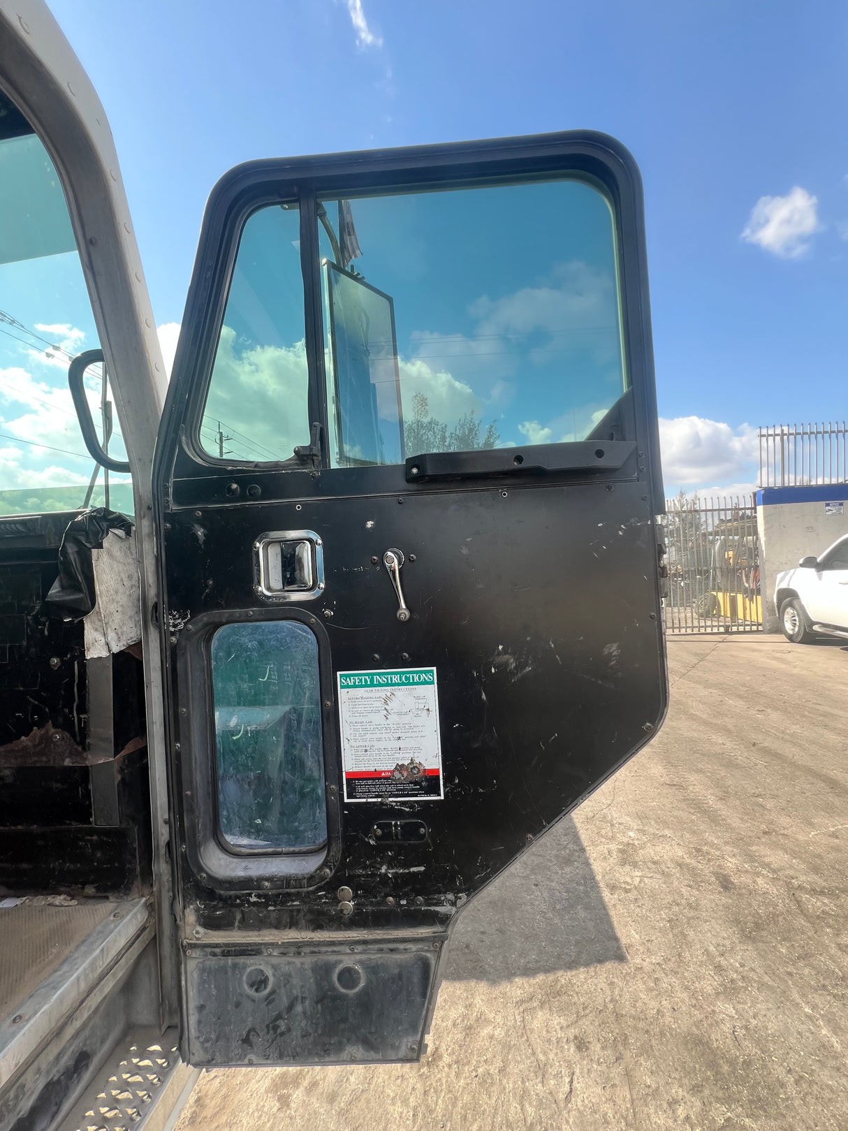 2003 Peterbilt 320 Low Entry Cab Over