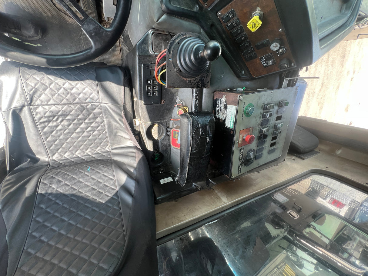 2003 Peterbilt 320 Low Entry Cab Over