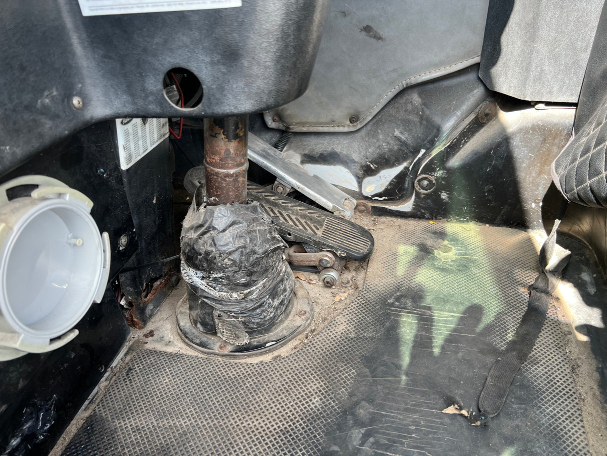 2003 Peterbilt 320 Low Entry Cab Over