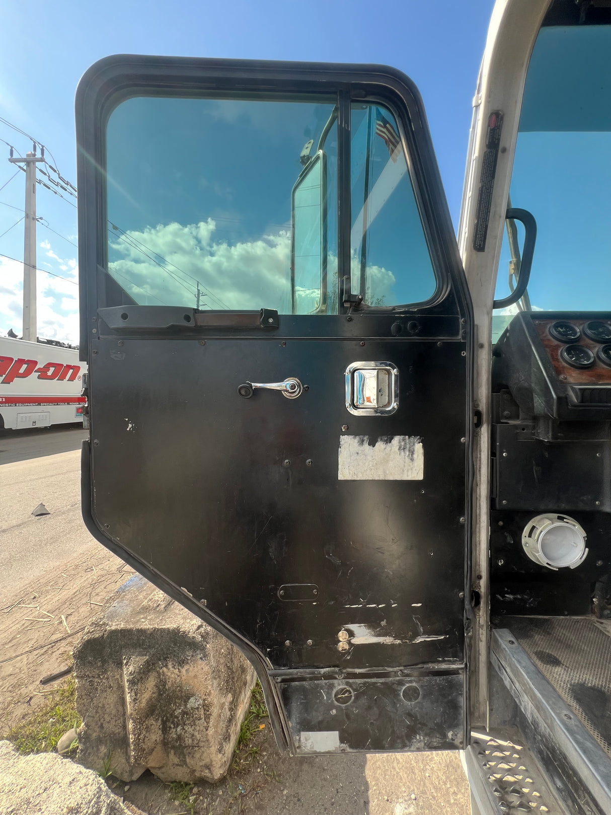 2003 Peterbilt 320 Low Entry Cab Over