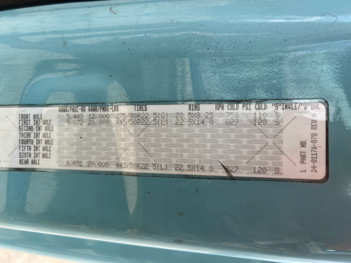 2016 Freightliner Cascadia 132 HIGH ROOF SLEEPER CAB