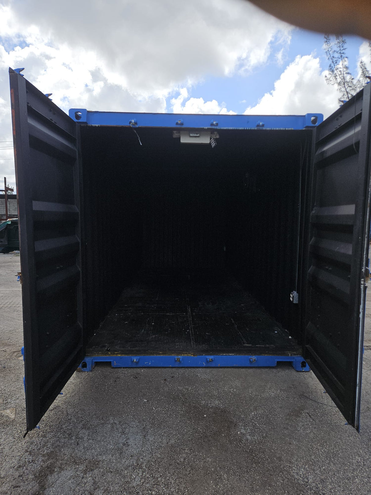 20 FT SHIPPING CONTAINER