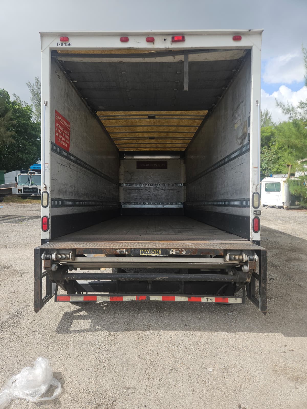 Trailer w/Lift Gate