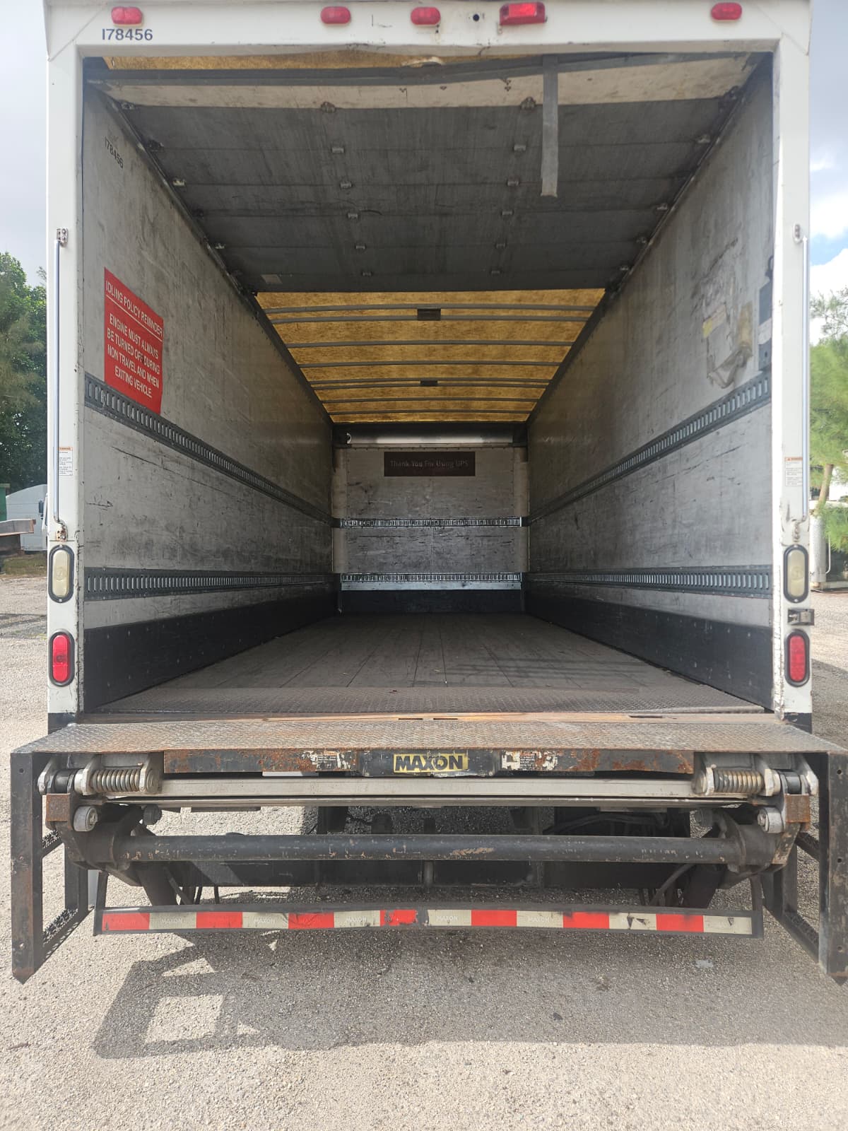 Trailer w/Lift Gate