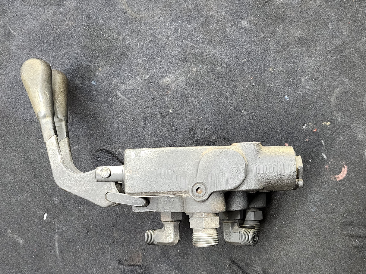 (GOOD USED) Hydraulic Directional Double Control Valve 060C For Sale