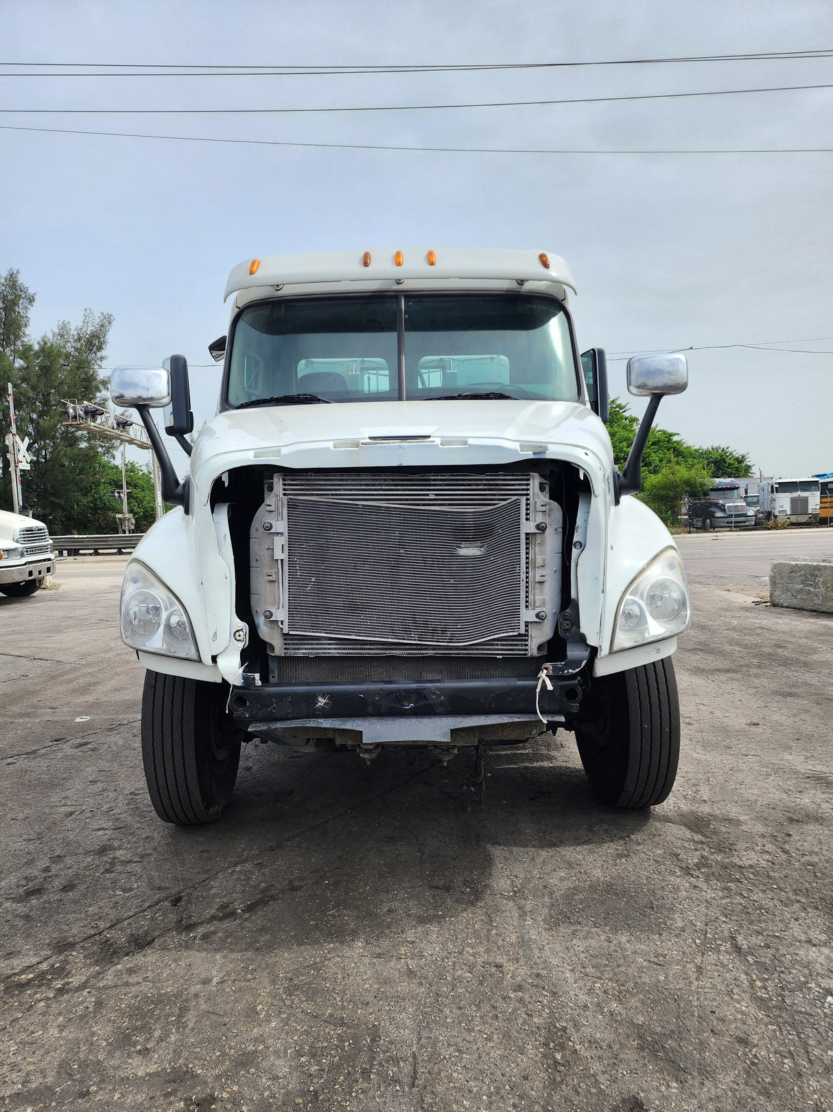 2013 Freightliner Cascadia 125 Conventional Cab For Sale, Front Axle to Chassis W/Title