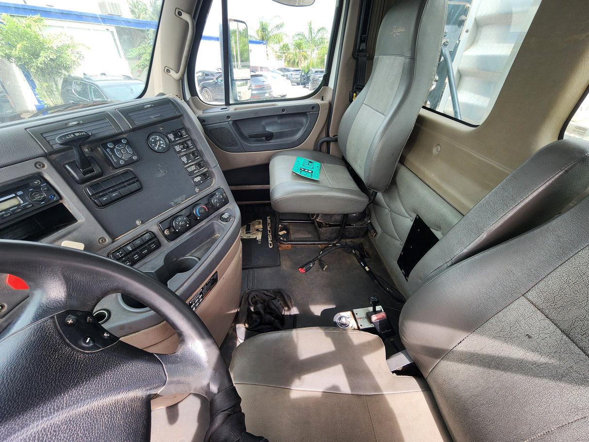 2013 Freightliner Cascadia 125 Conventional Cab For Sale, Front Axle to Chassis W/Title