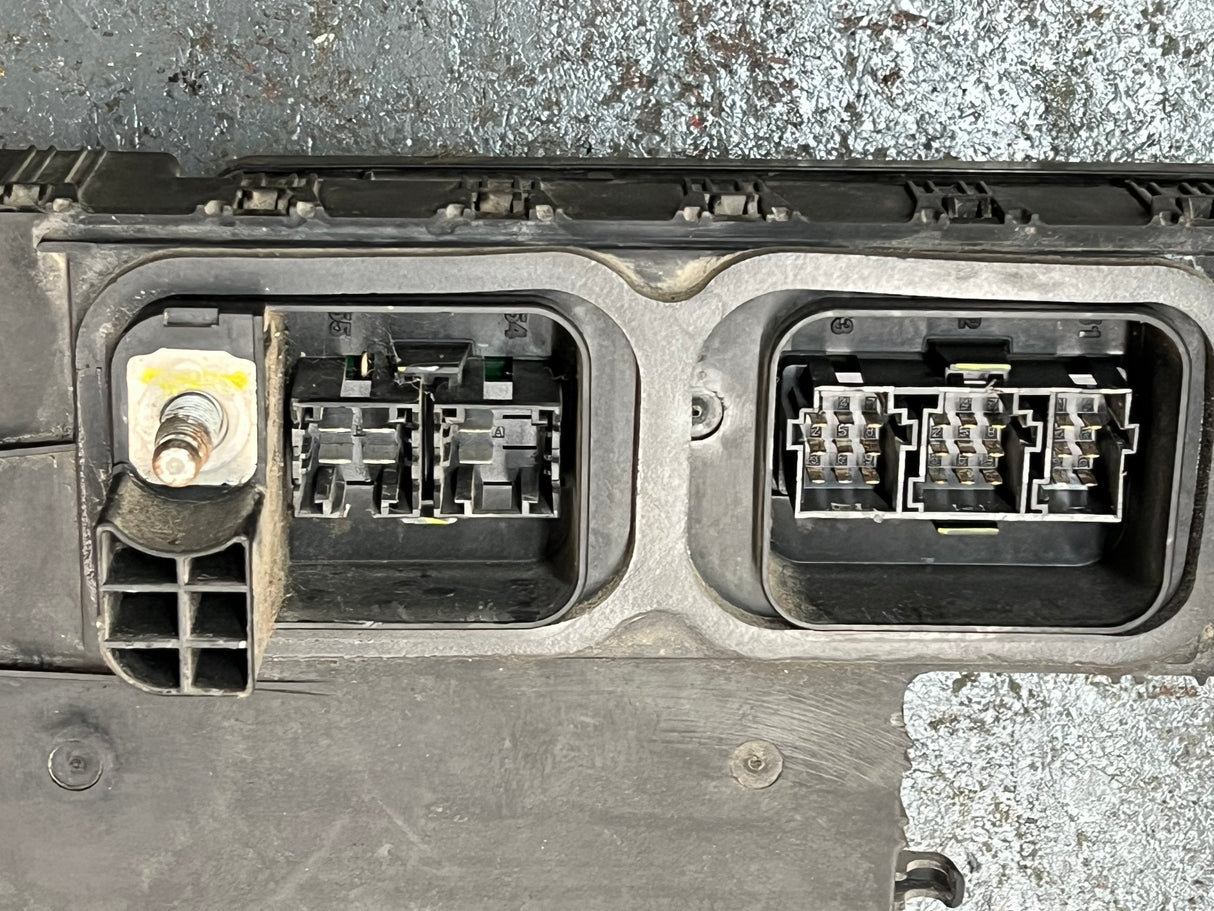 Freightliner Cascadia Cab Control Module (CECU) A06-75982-002
