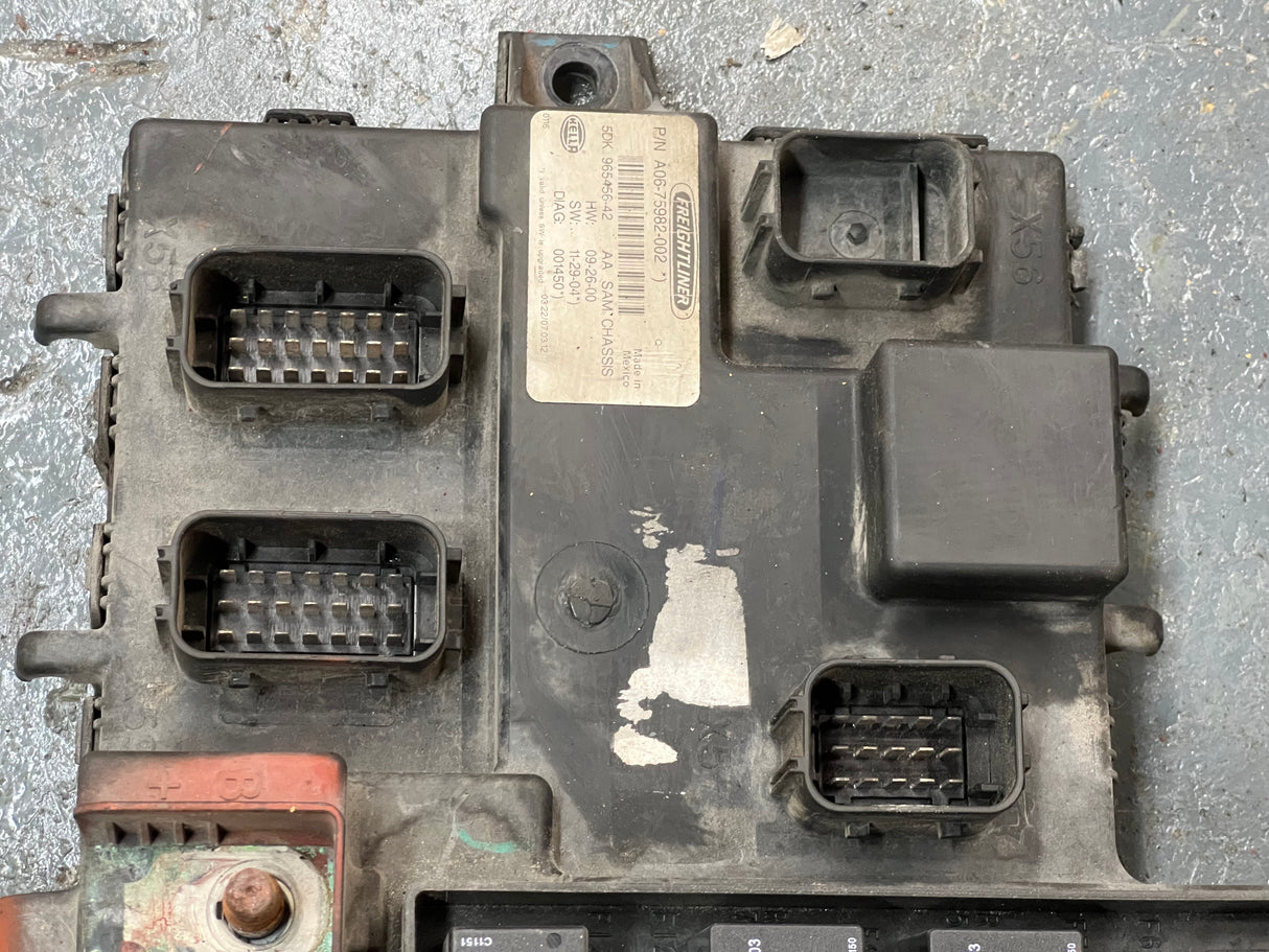 Freightliner Cascadia Cab Control Module (CECU) A06-75982-002