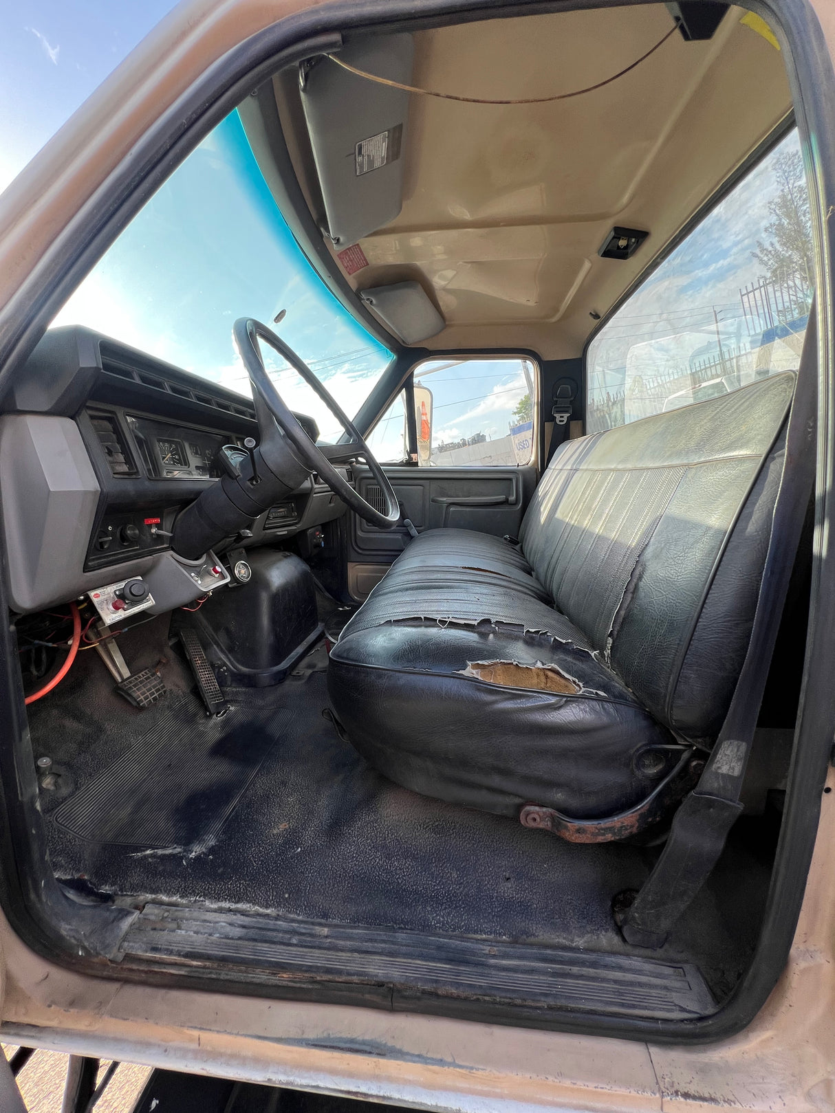 1995 FORD F800 CONVENTIONAL CAB