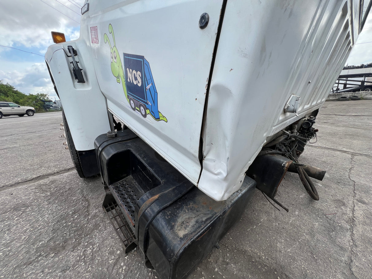 1995 FORD F800 CONVENTIONAL CAB