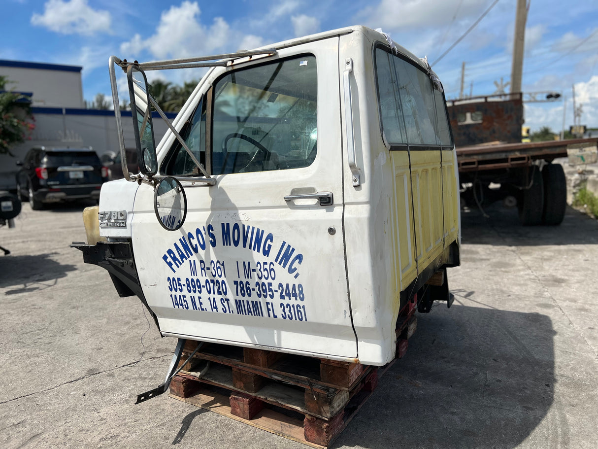 1994 Ford F700 CAB