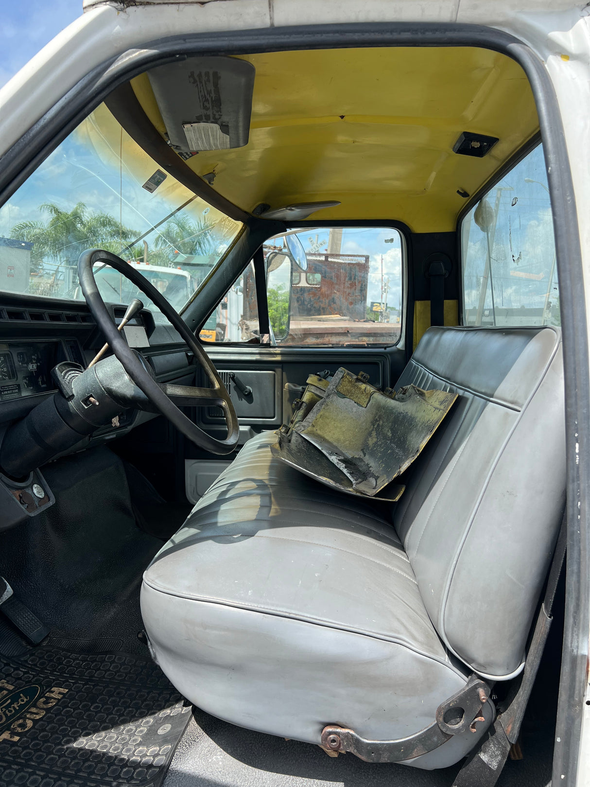 1994 Ford F700 CAB