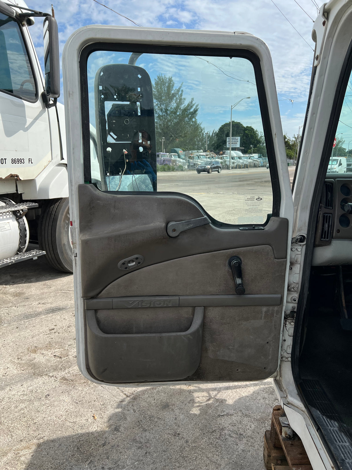 2006 Mack Vision CXN613 CAB