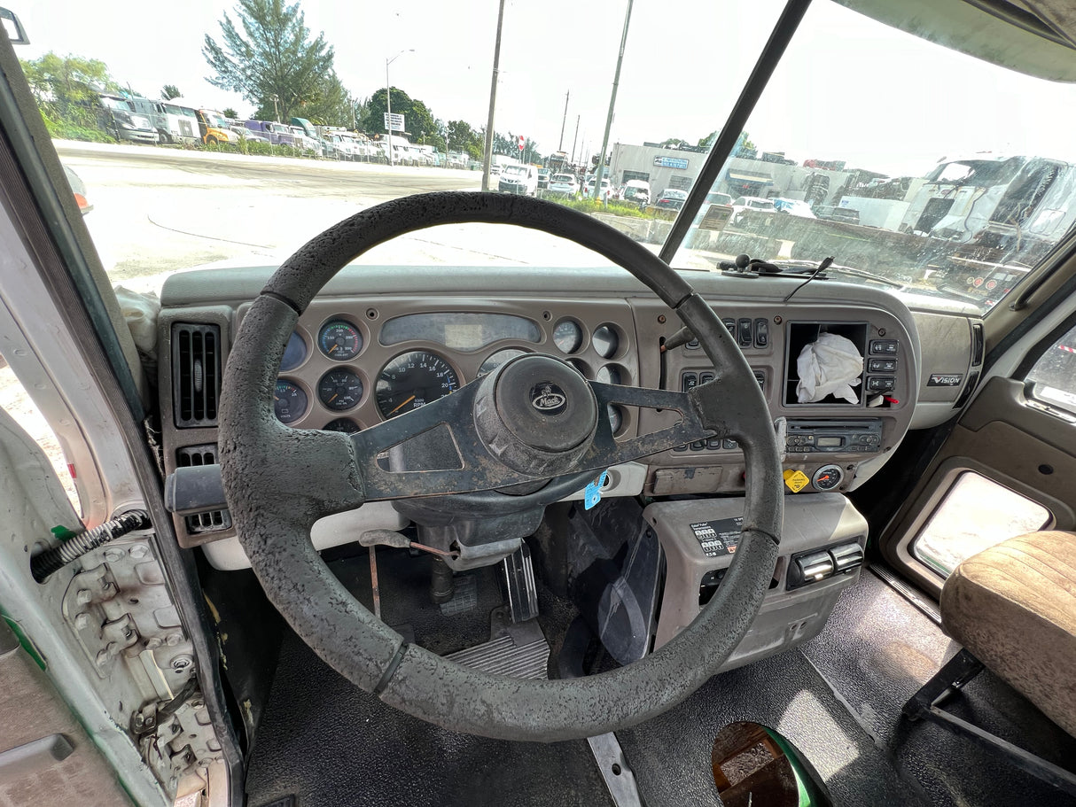 2006 Mack Vision CXN613 CAB