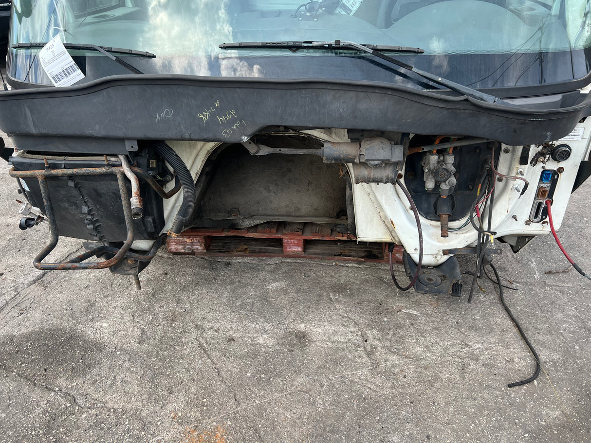 2004 International 4200 SBA - SET-BACK-AXLE Cab