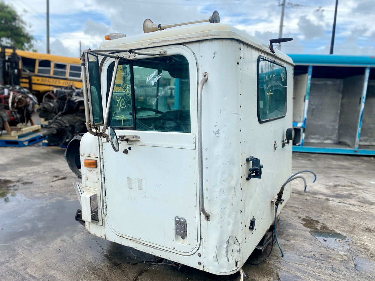 1996 International 9200 6X4 Cab