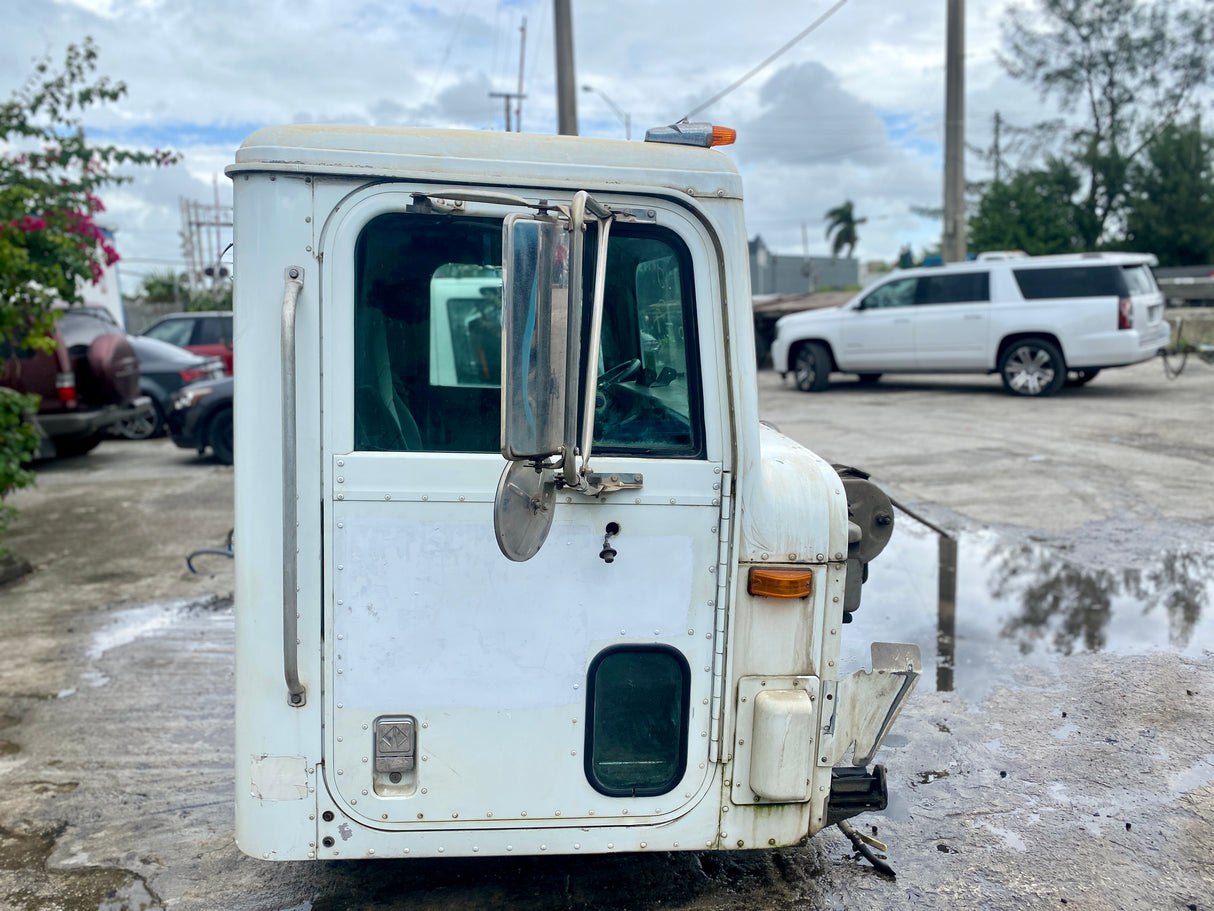 1996 International 9200 6X4 Cab