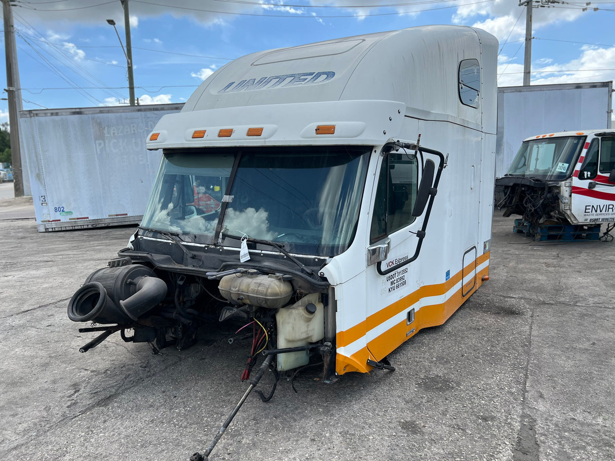 2004 Freightliner Columbia 120 Conventional CAB
